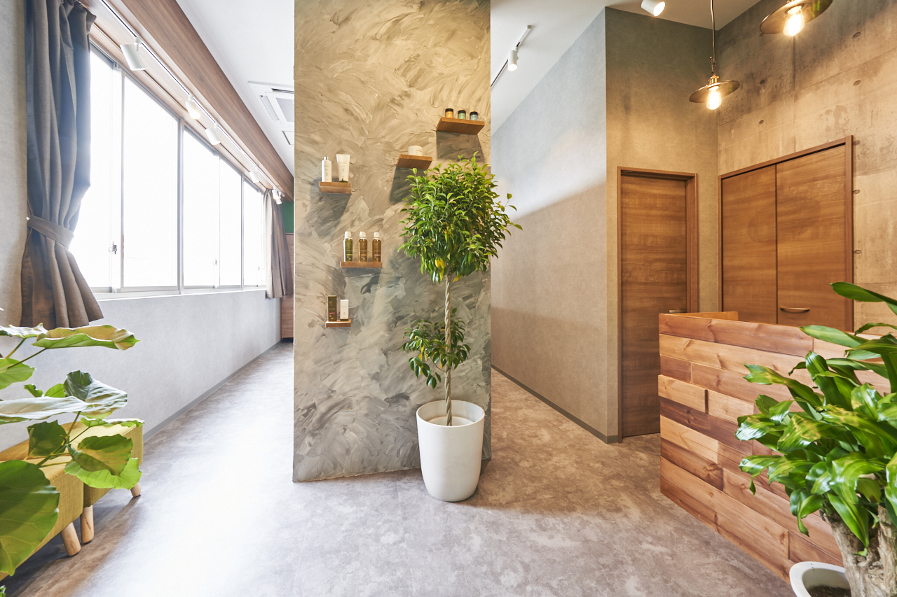 店舗エントランス壁面